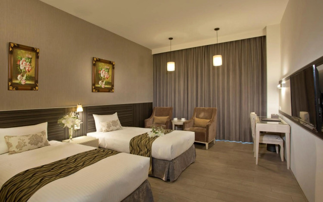 Renyi Lake Hotel