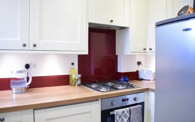 Stylish 2 Bedroom Flat With Views of The Shard