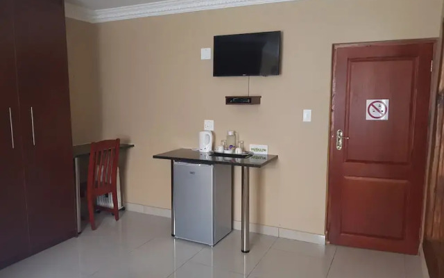 Ekuthuleni Guest house vosloorus