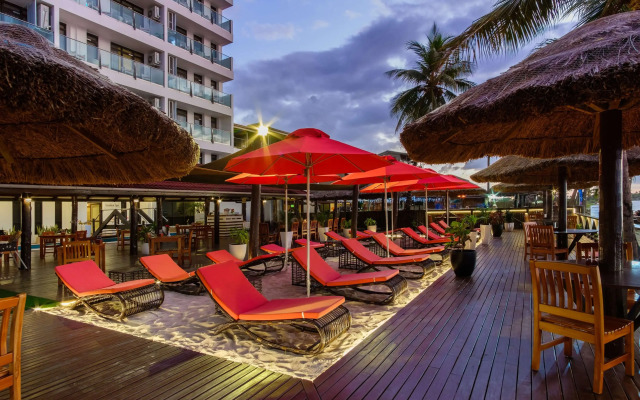 Ramada Suites by Wyndham Wailoaloa Beach Fiji Hotel
