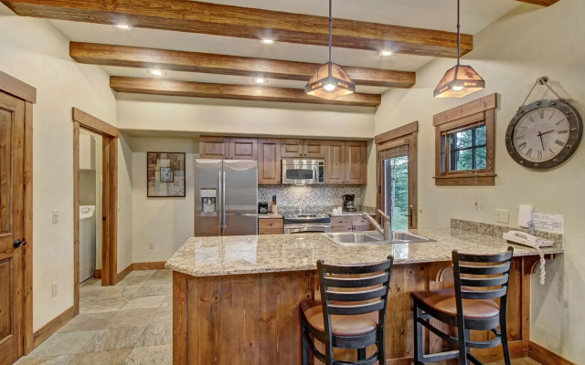 Mountain Thunder Lodge