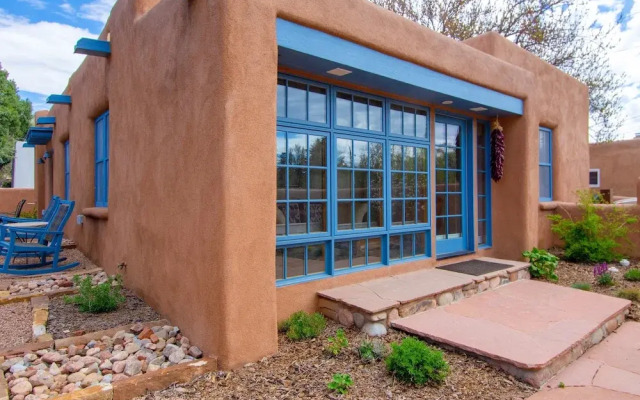 East Alameda - 3 Br Home