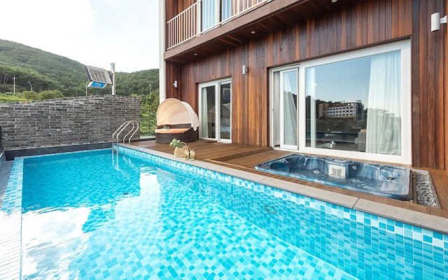 Friemily Pool Villa & Hotel