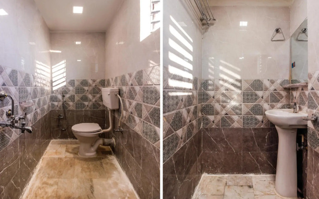 Shiva Guest House by OYO Rooms