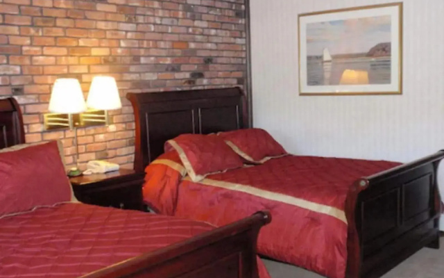 Chalet Inn & Suites Centerport