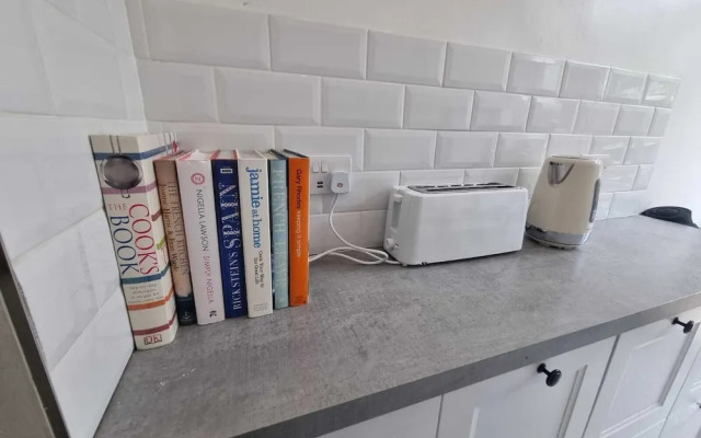 Large 4 Bed Terraced House