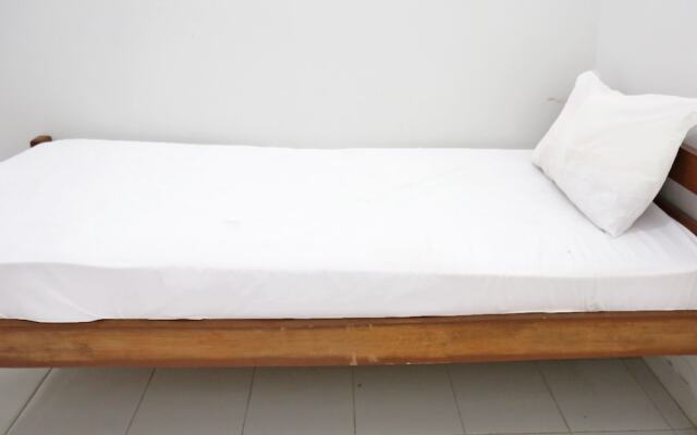 OYO Life 92925 Kost Bu Mala 2 Syariah