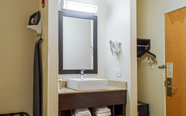 Red Roof Inn PLUS+ Boston - Logan