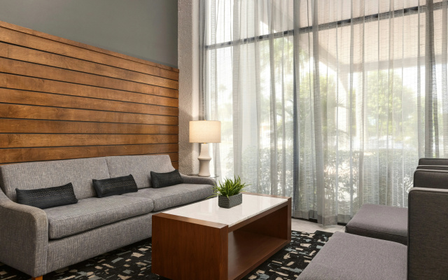 Doubletree by Hilton Fort Myers at Bell Tower Shops