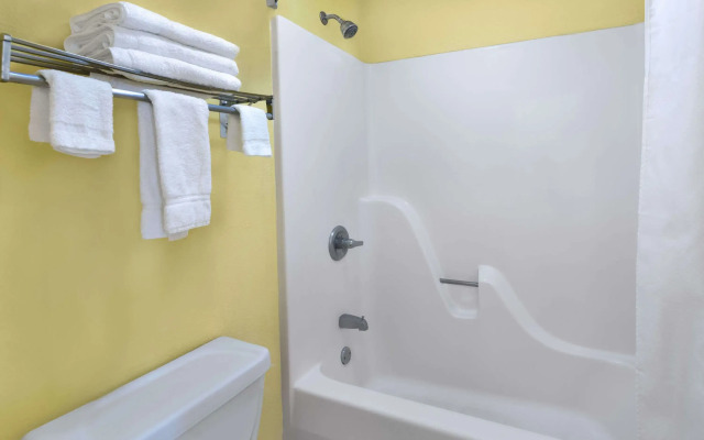 Super 8 by Wyndham Breaux Bridge