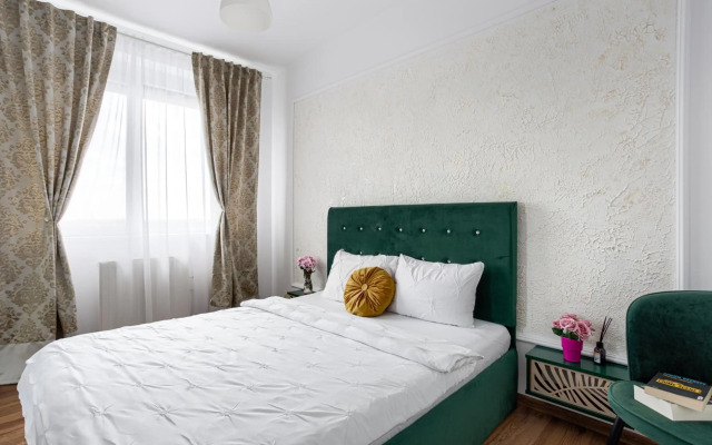 Ari Yellow Apartment