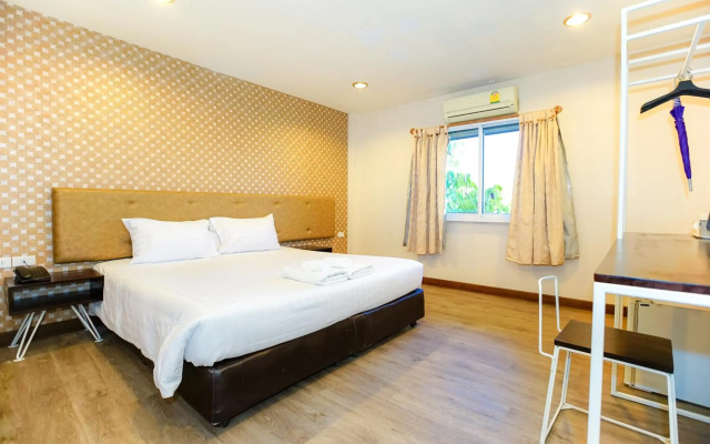 Family Room for 5 pax near Thapae Gate