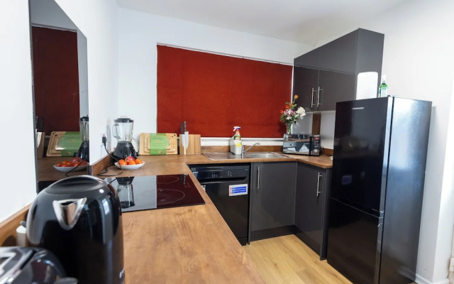 Norwich - House - Sleeps 7 - Parking - Garden