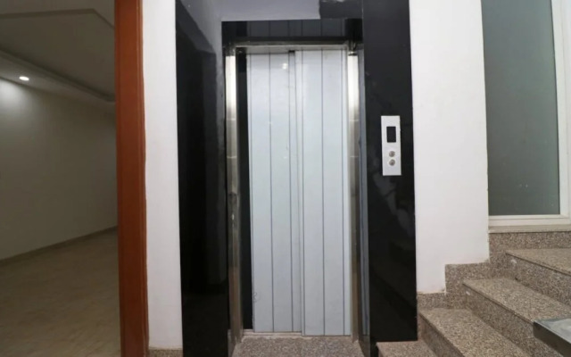 Hotel Azad Square