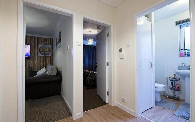 Stylish Five Star Rated Apartment