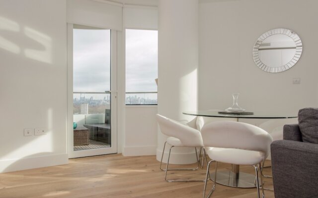 2 Bedroom Flat in Battersea on 20th Floor