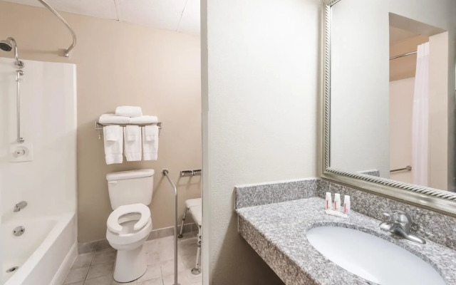 Baymont Inn & Suites Kokomo