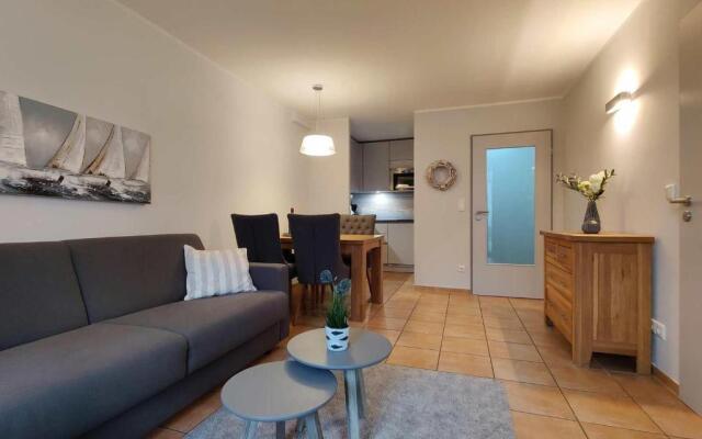 Ferienwohnung-11-mit-Terrasse-und-Strandkorb-am-Strand-Haus-Hohe-Worth-Duhnen