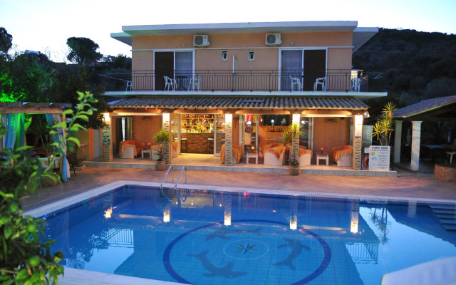 Makis Louvlis Apartments 