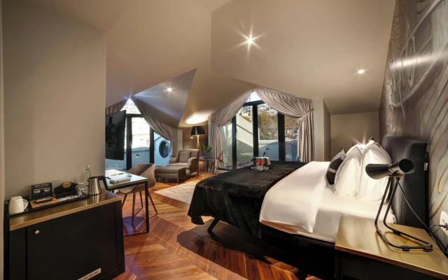 39 Kalamis Marina Hotel