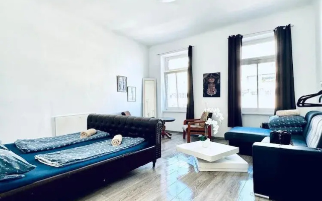 Cozy Studio Apartment Near FAC Platz