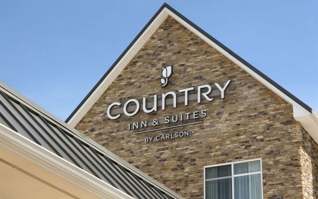 Country Inn & Suites by Carlson Dover, Ohio