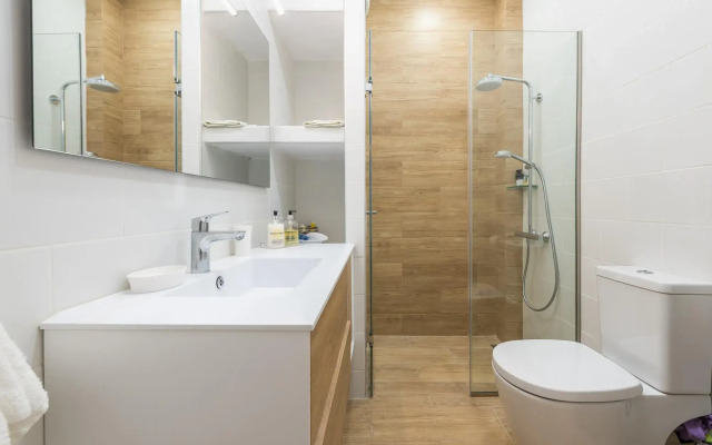 Fresh and Clean apt for 6 in Koukaki