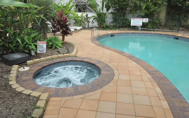 Cannes Court Apartments