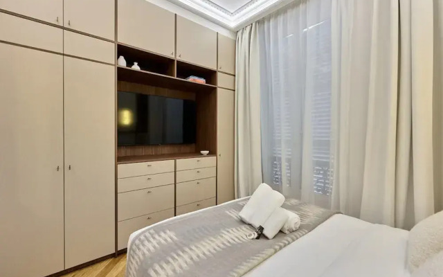 Luxurious Matignon/saint Honore Apartment