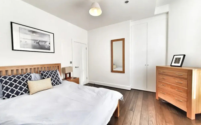 Urbane Spacious Executive Apartment