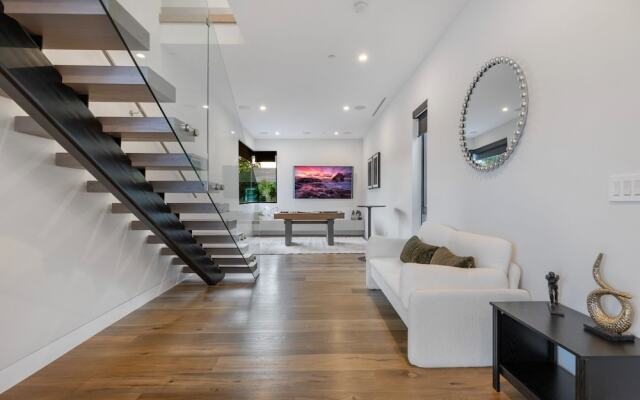 Skyline Luxury Haven