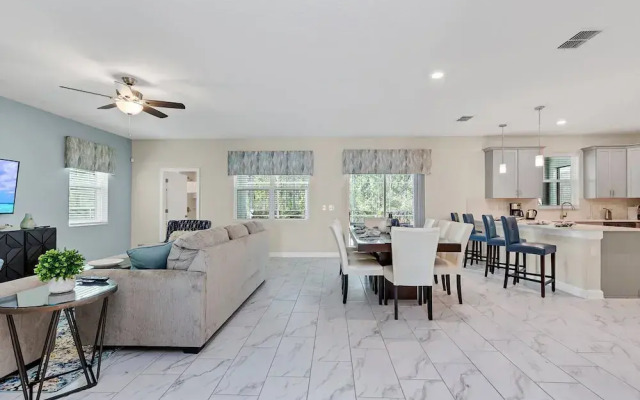 Family Friendly! 6bed 5Ba Villa with Pool