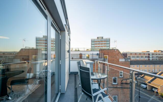 Three Bedroom Apartment in Hoxton