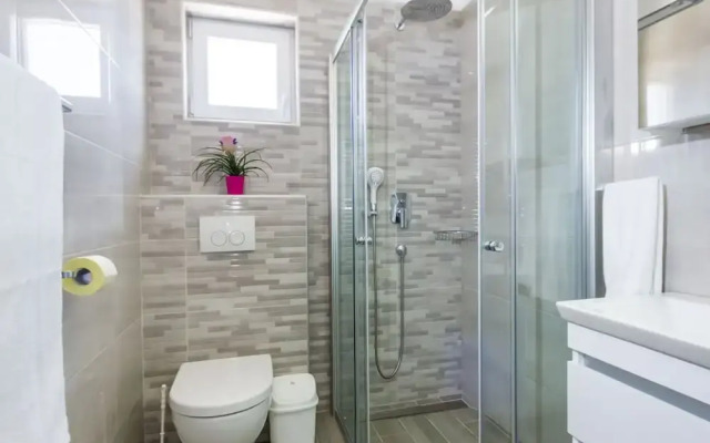 Charming Villa in Jasenice With Pool