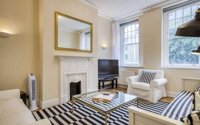 Spacious 2Bed 2Bath Apt, 5Mins To Victoria St