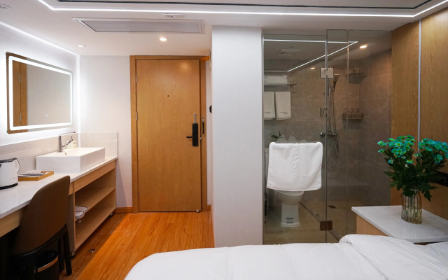 Qingmu Select Hotel (Shanghai Hongqiao Airport Longbai Xincun Subway Station)