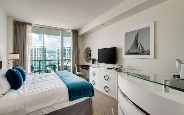 Ocean, Marina & City View Studio + Balcony #1
