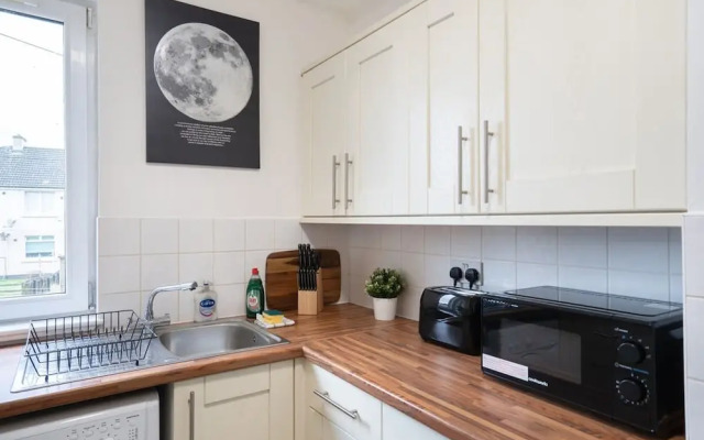 2 Bedroom Apartment-free Parking