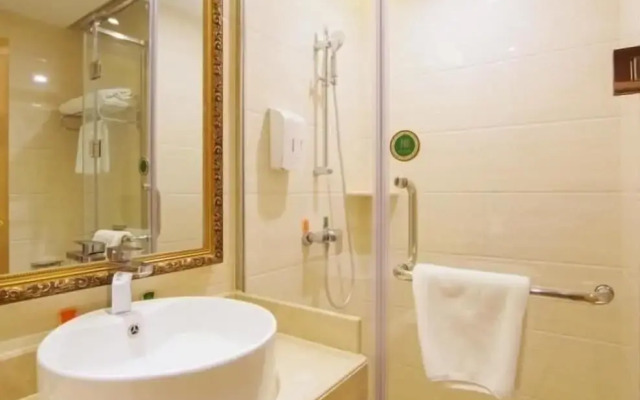 Vienna Hotel (Yiyang Heshan Xiufeng Park)
