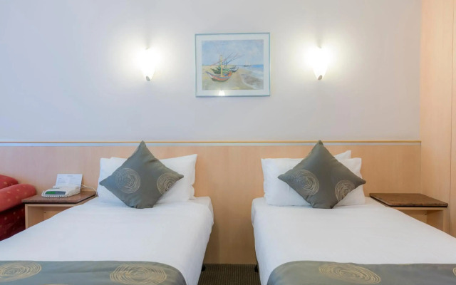 The Waverley International Hotel