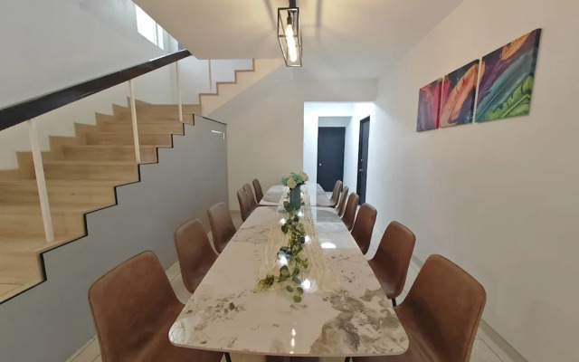 Taman Duta KL Deluxe Villa by uBook