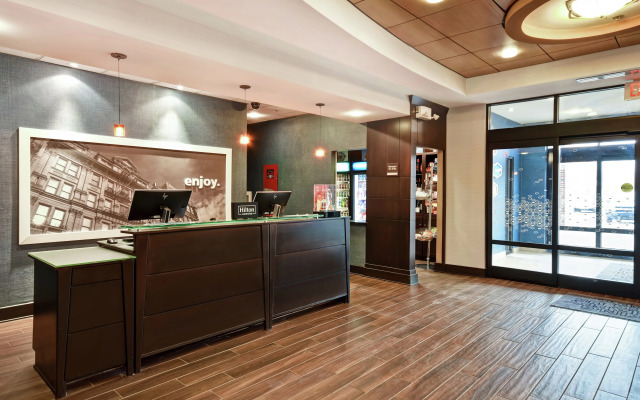 Hampton Inn & Suites Detroit-Canton