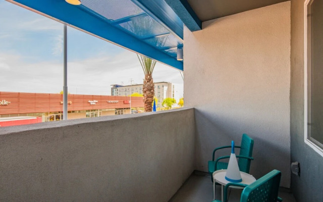 Luxe Apartments In Tempe By Wanderjaunt