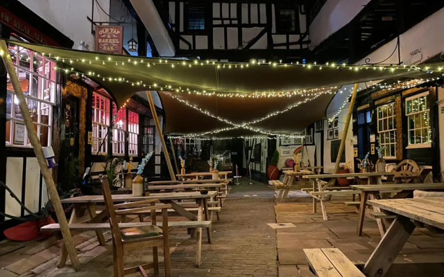 The New Inn by Roomsbooked