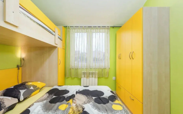 Apartment in Liznjan Near Bora Beach