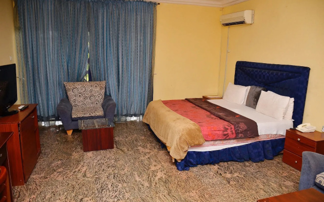 Yanna Lodge