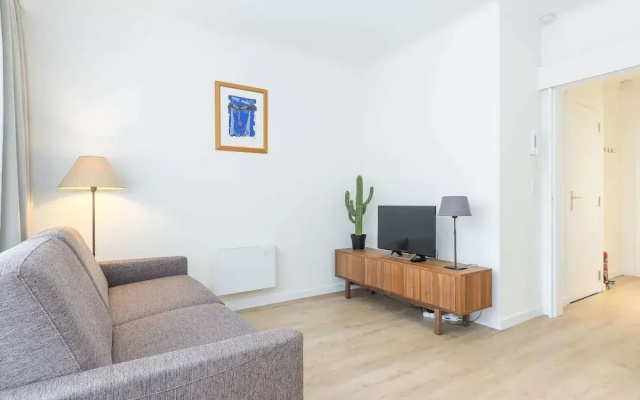 Spacious Studio Near Seafront