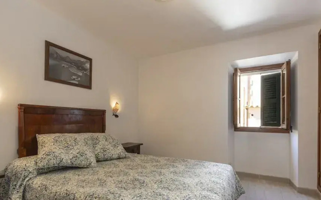 Spacious Villa With Garden