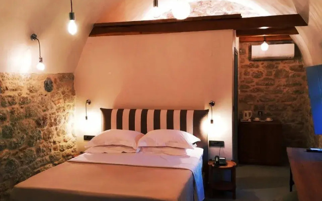 Ippola Boutique Hotel