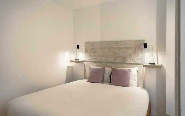 Downtown Modern Apartments by Homing